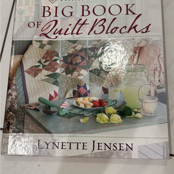Big Book of Quilt Blocks by Lynette Jensen - Picture 1 of 2